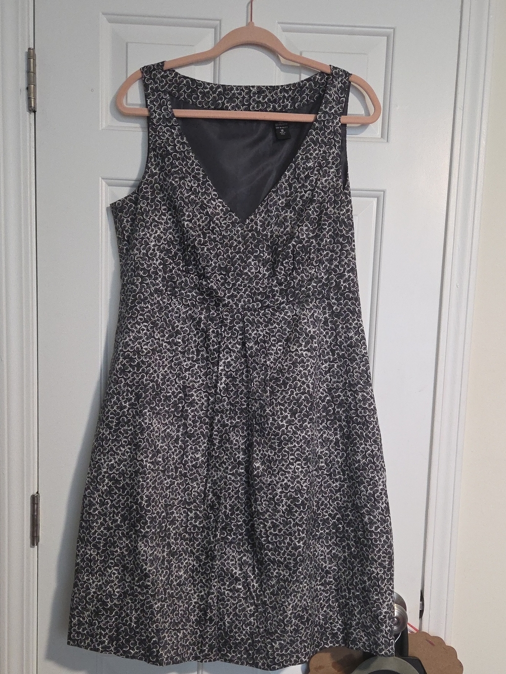 New York & Company Black and White Sleeveless V-Neck Midi Dress